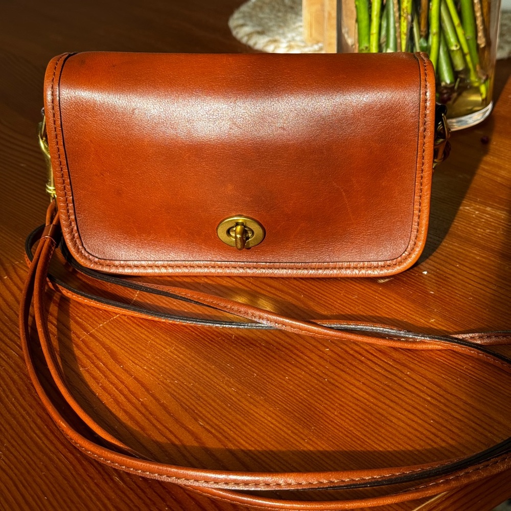 Vintage Coach turnlock pocket purse crossbody, full grain leather